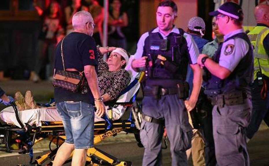 Atiradores matam 15 pessoas em atentado terrorista na Austrália; um suspeito é morto e outro, detido