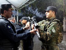 Governo de MT entrega R$ 2,3 milhões em fuzis e drones ao Bope