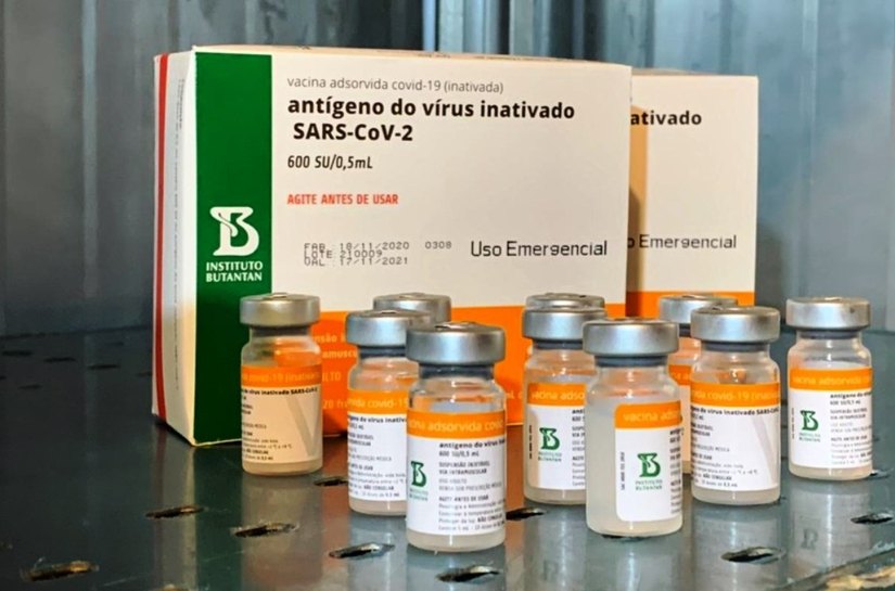 Instituto Butantan começa a produzir 8,6 milhões de novas doses da vacina Coronavac, após chegada de insumos da China
