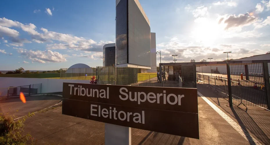 Corregedor do TSE determina retorno provisório de canal 'Exército de Lula'