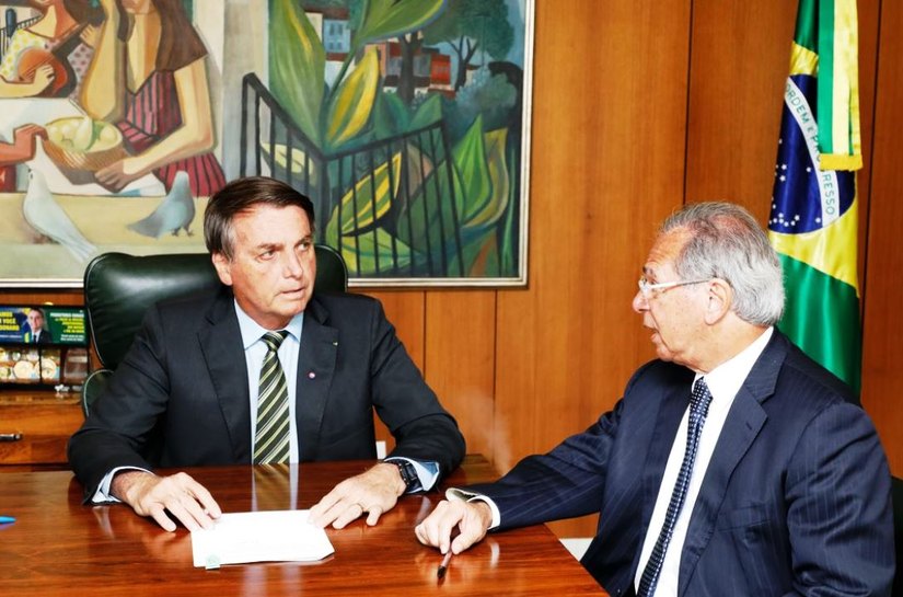 Bolsonaro prorroga novamente programa de redução de salários e jornada