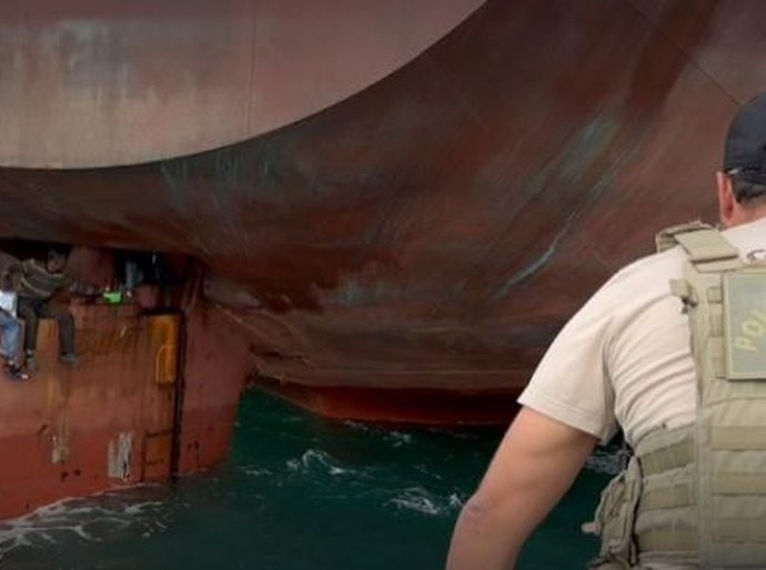 O que pode acontecer com nigerianos que chegaram ao Brasil escondidos em navio
