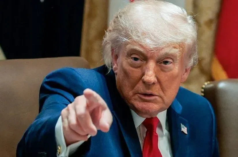 Trump assina ordens contra cidadania por nascimento e 'turismo de parto'