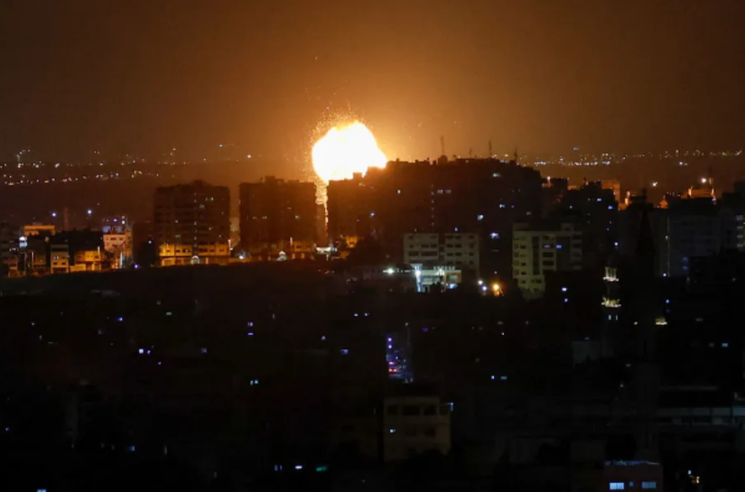 Prisioneiro palestino que fazia greve de fome morre; de Gaza, foguetes são disparados contra Israel, que responde com ataques