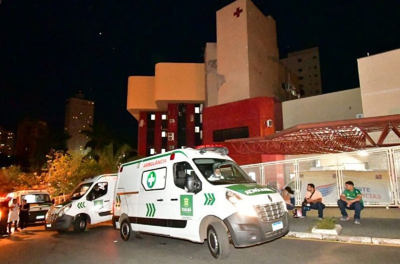 Hospital São Benedito sofre incêndio no 2º andar e Bombeiros controlam fogo; 80 pacientes são transferidos