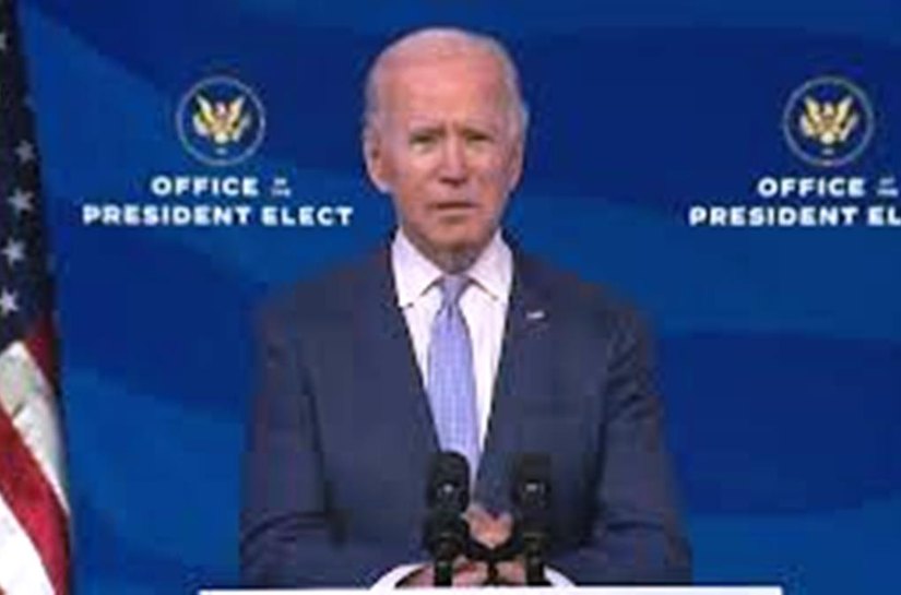 Biden diz que invasão ao Congresso é 'insurreição'; Washington decreta toque de recolher