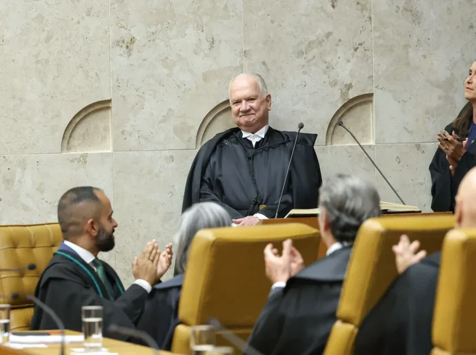 “Judiciário submisso perde credibilidade”, diz Fachin em posse no STF