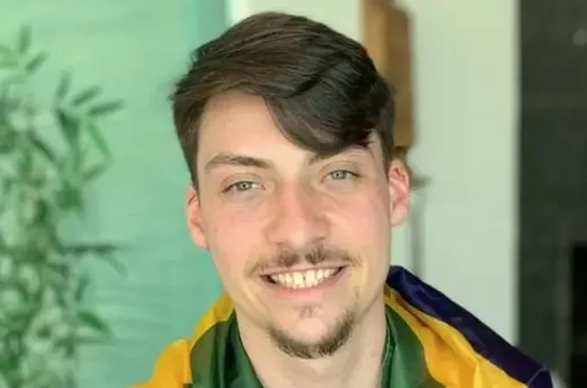 Filho de Bolsonaro, Jair Renan é alvo de operação e tem celular apreendido pela polícia