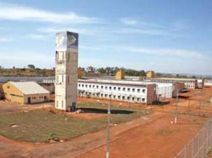 Agentes penitenciários do SOE ‘sufocam’ rebelião no presídio da Mata Grande; Um preso é baleado