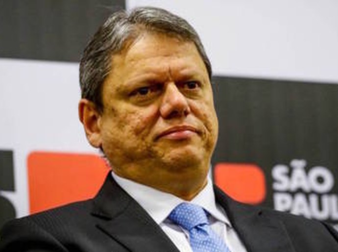 Tarcísio diz que 'não houve excesso' em ação no Guarujá e que PM quer evitar confronto