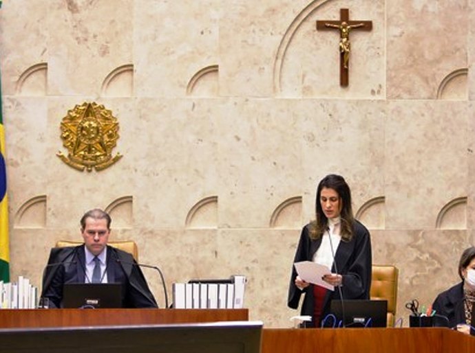 STF proíbe redução de salário de servidor por estados e municípios para adequar despesas