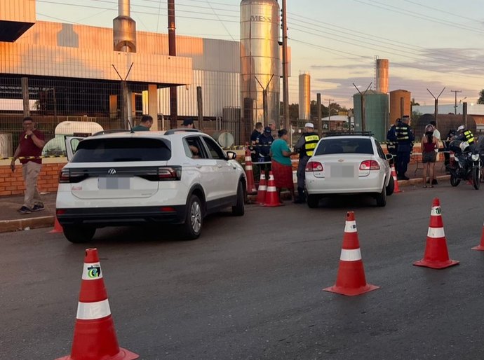 Operação Lei Seca em Várzea Grande termina com seis presos por embriaguez e 46 veículos removidos