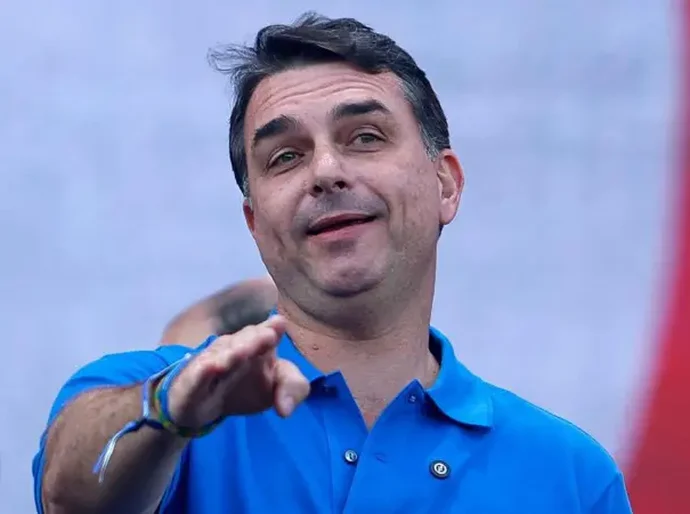 Sem Centrão: Flávio Bolsonaro está isolado após sucessão de crises na campanha?