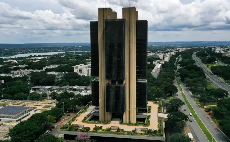 Banco Central eleva Selic para 15% ao ano, maior patamar desde 2006