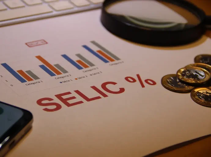 Mercado reduz projeção da Selic para 13,50%
