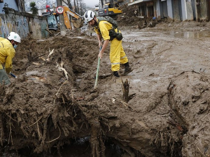 Número de mortes em Petrópolis chega a 182; ainda há 89 desaparecidos