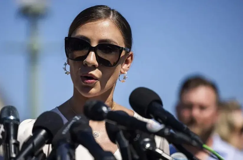 'Umas 50 brasileiras' estiveram na mansão de Epstein, diz vítima do bilionário à BBC