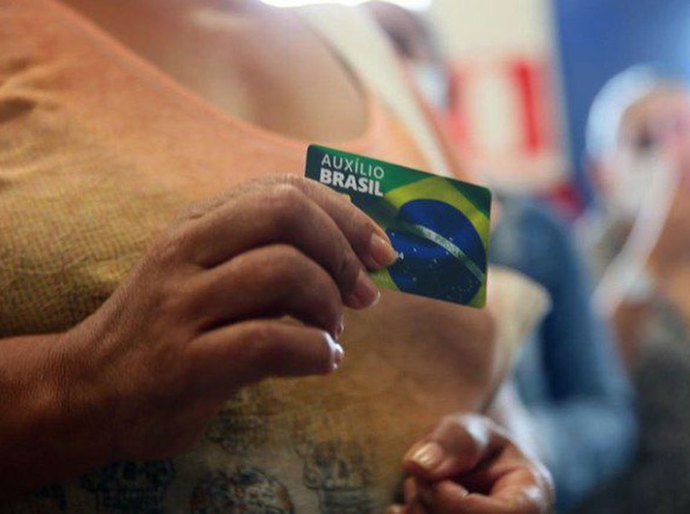 Divulgado calendário de pagamentos do Auxílio Brasil para 2023