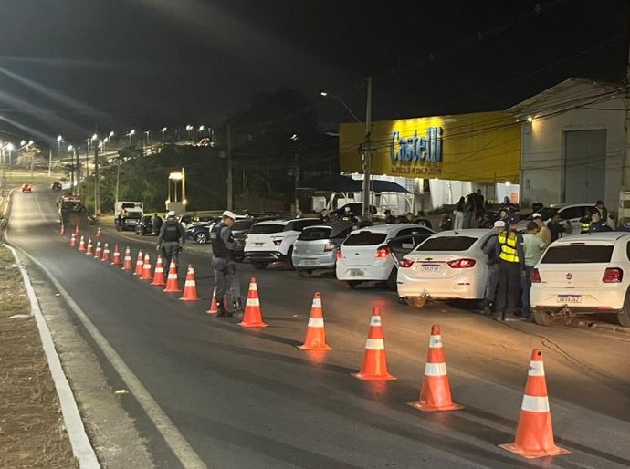 Fiscalização da Lei Seca prende 13 condutores embriagados na madrugada deste sábado,04