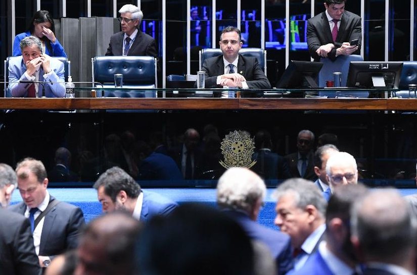 Plenário do Senado aprova texto-base da reforma tributária em 1º turno; votação continua