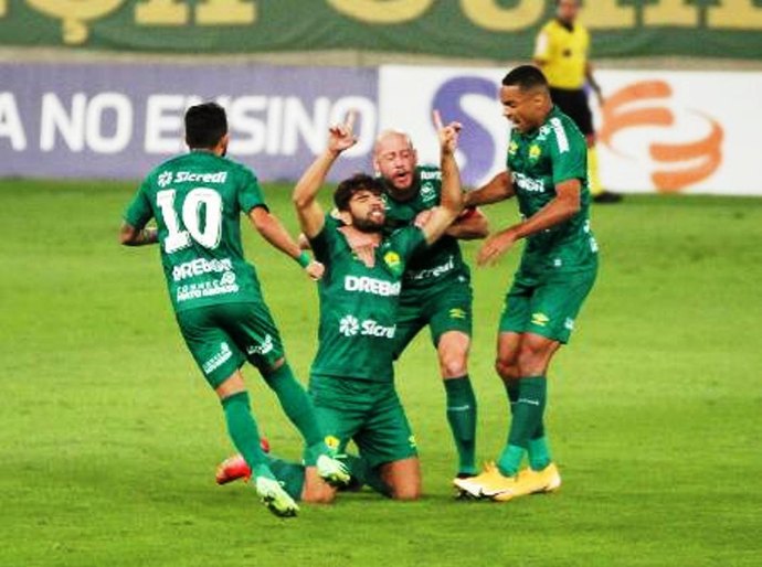 Cuiabá bate Atlético-GO, vence a segunda seguida e deixa o Z4