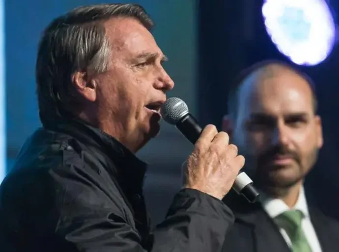 Asilo na Argentina, conversas com Malafaia e advogado de empresa de Trump: os argumentos da PF para indiciar Jair e Eduardo Bolsonaro