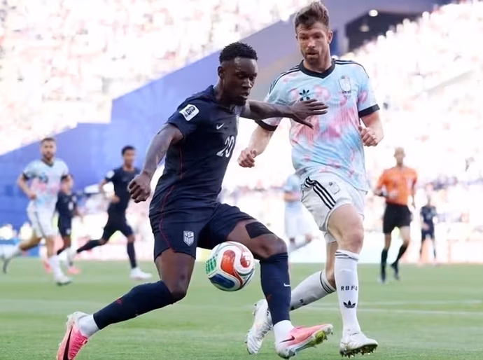 Pivô de polêmica da Copa, Balogun tem atuação apagada em eliminação dos EUA