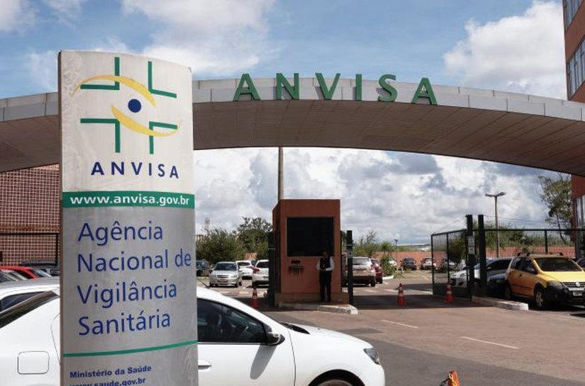 Câmara aprova MP com prazo de cinco dias para Anvisa autorizar vacina registrada fora do país