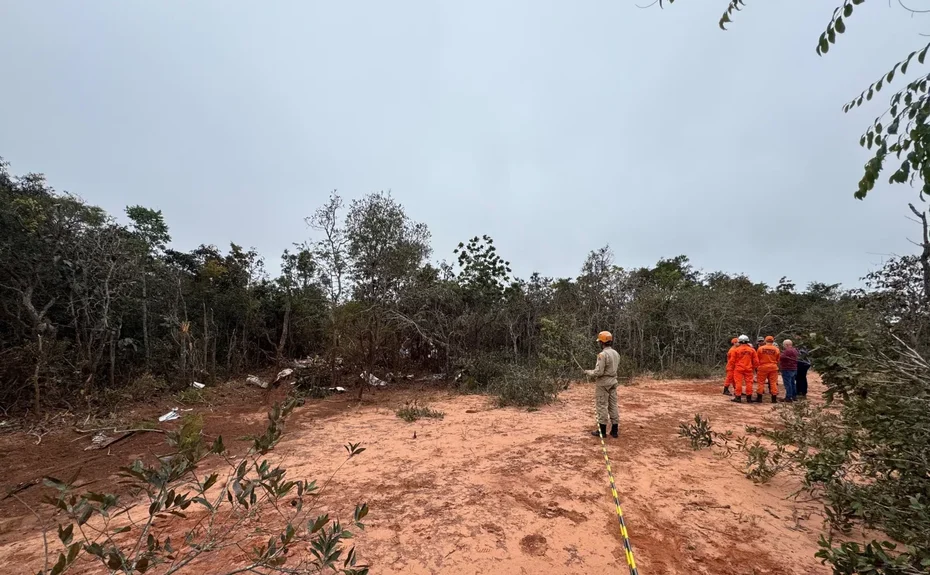 Avião de pequeno porte cai e deixa piloto e pesquisadora alemã mortos em Campo Grande