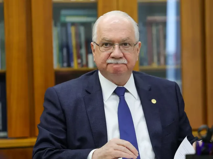 Em eleição simbólica, Edson Fachin é escolhido para a presidência do STF