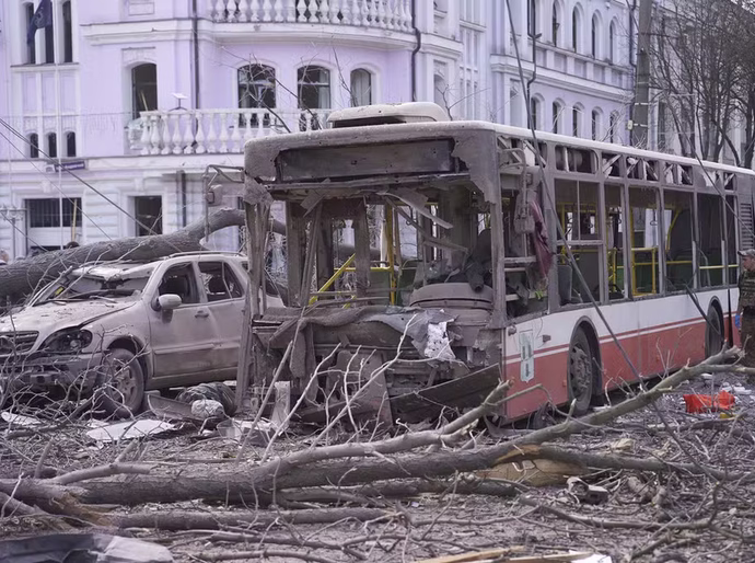 Ataque russo atinge nordeste da Ucrânia e deixa pelo menos 32 mortos