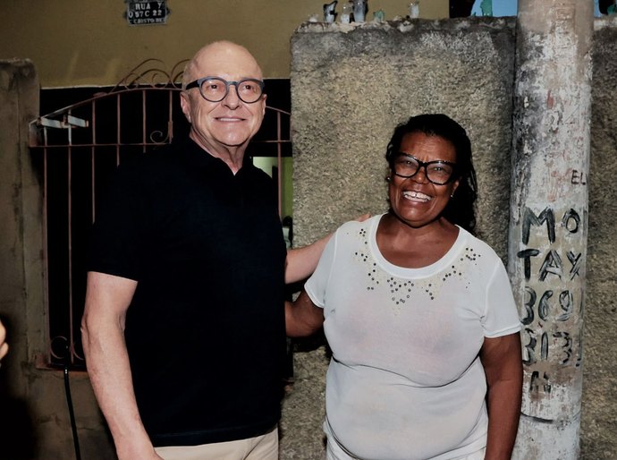 Famílias recebem Pivetta e relatam melhoria no recebimento de água em Várzea Grande