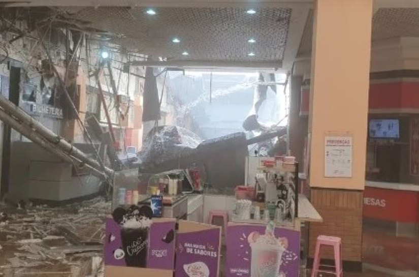 Parte do teto cai em shopping de Osasco