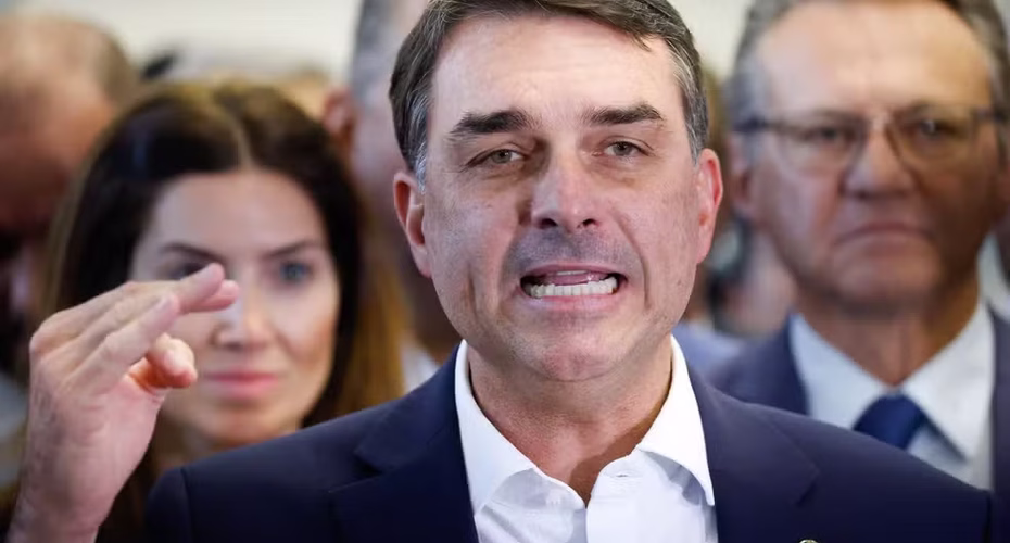 Após crise com Vorcaro, Flávio Bolsonaro troca coordenador de campanha