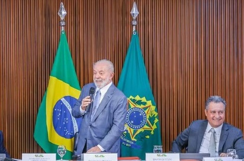 Lula chama Bolsonaro de 'covardão´ e cobra ações de ministros após aprovação cair