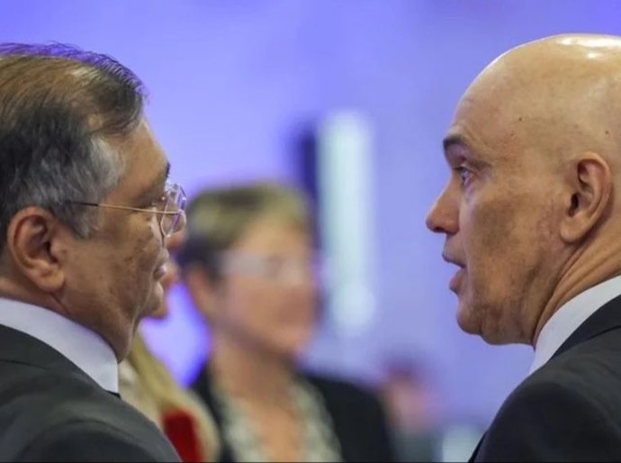Moraes e Dino defendem rediscussão do diploma de jornalista