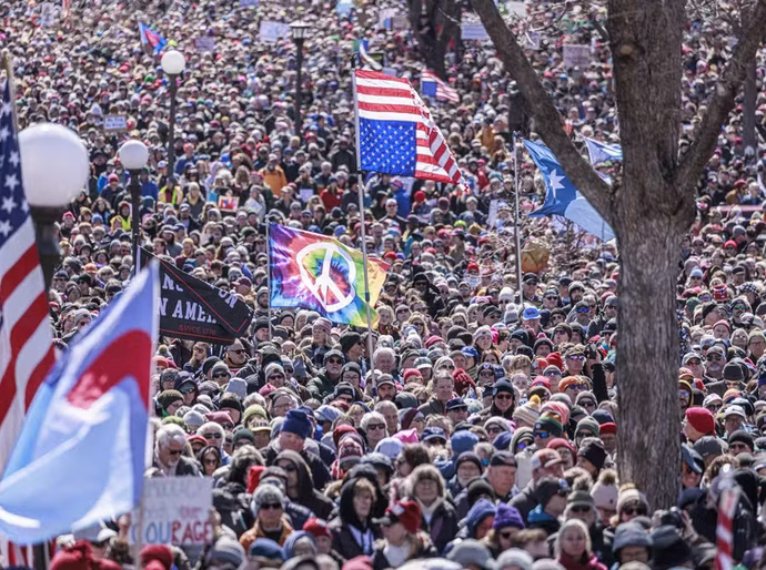 Manifestações anti-Trump reúnem milhões nas ruas de cidades dos EUA