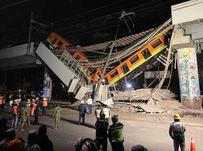 Câmera de segurança registra momento da queda de metrô no México