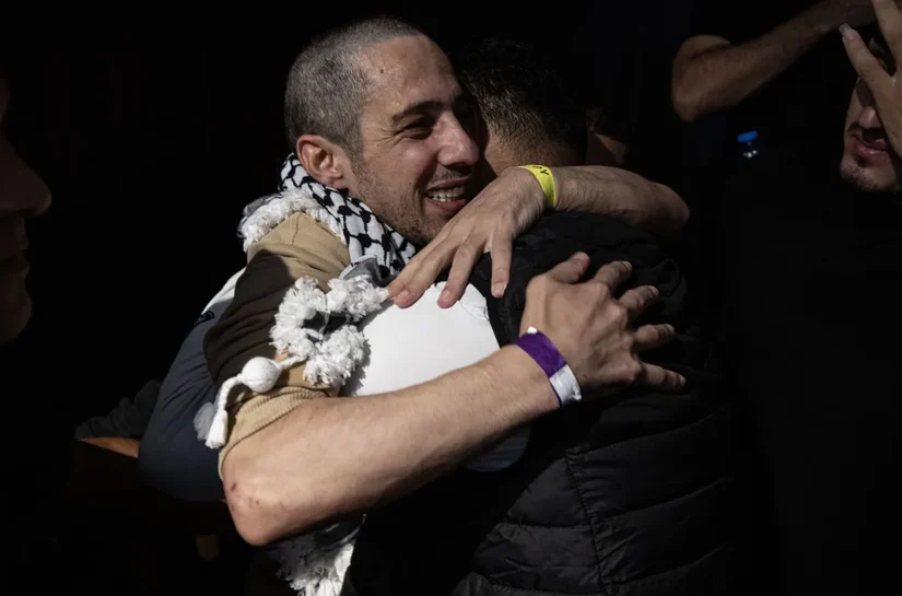 Veja imagens dos prisioneiros palestinos soltos por Israel