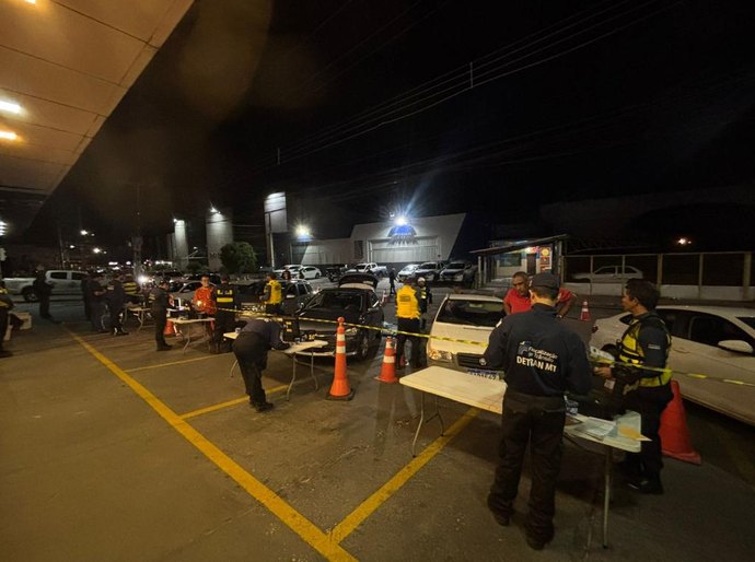 Operações Lei Seca em duas avenidas de Cuiabá realizam 225 testes de alcoolemia