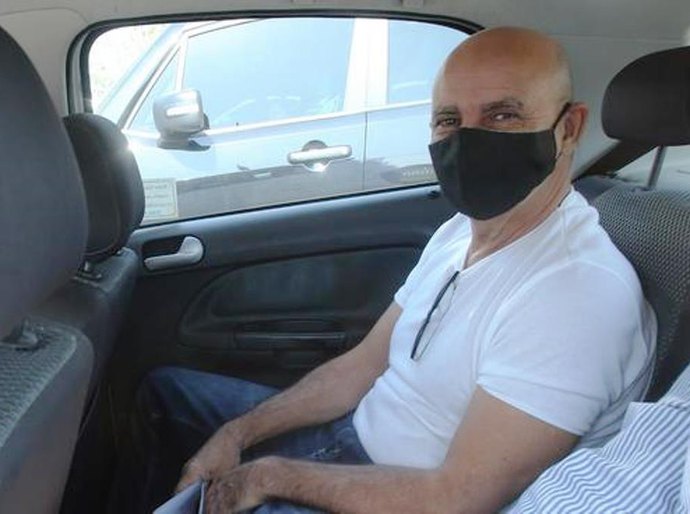 Mandados de prisão de Fabrício Queiroz e da mulher dele são expedidos