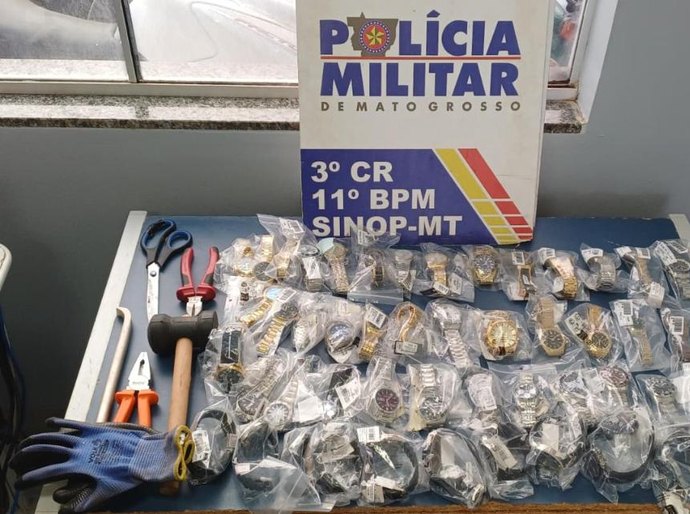 Polícia Militar prende suspeito de furtar 49 relógios e cinco correntes de ouro em shopping