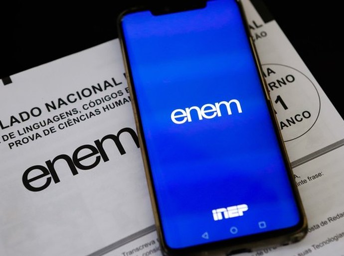 Enem 2023: 1° dia aborda racismo, cântico da torcida do Fluminense, Palestina, Jetsons e ditadura militar