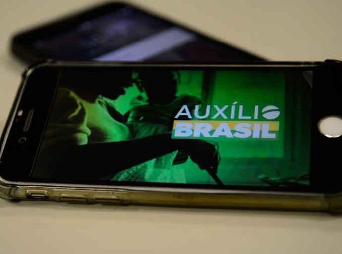 Beneficiários do Auxílio Brasil com NIS de final 6 recebem hoje