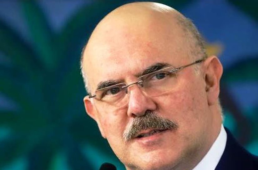 Ministro da Educação, Milton Ribeiro anuncia ter contraído Covid-19