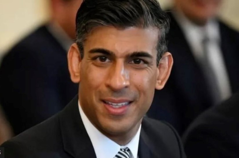 Rishi Sunak é escolhido primeiro-ministro do Reino Unido; quem é o novo premiê