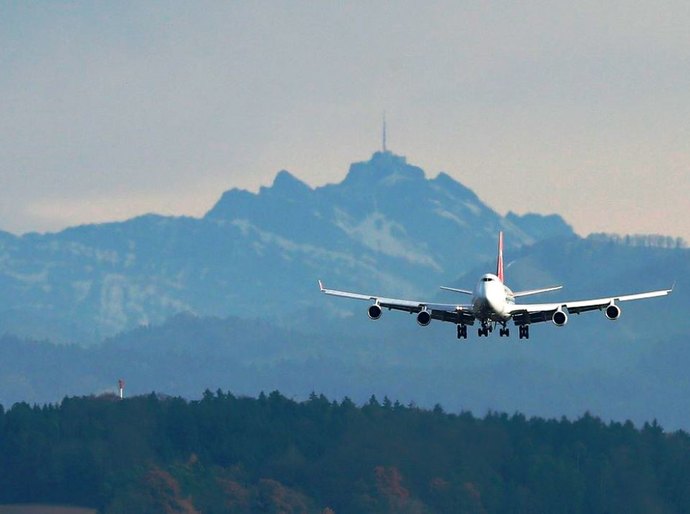 Pilotos e comissários farão greve a partir do dia 29