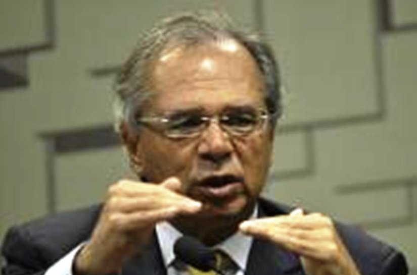 Guedes: após Orçamento, governo antecipará 13º de aposentados e pensionistas
