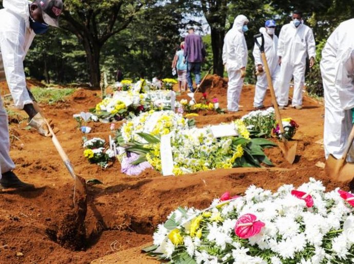 Média móvel de mortes por Covid-19 cai para menor patamar desde início de março