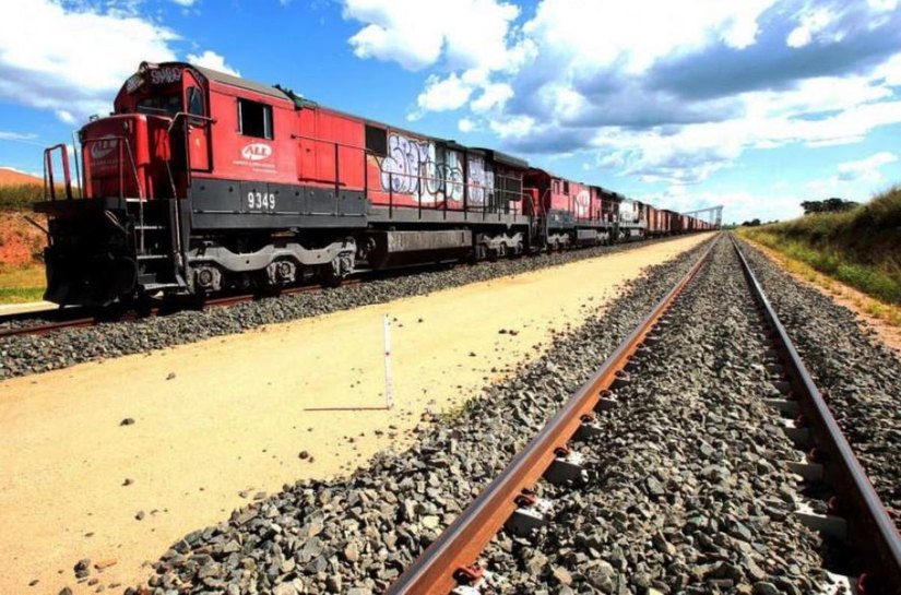Mauro Mendes assina contrato para pavimentação do novo acesso ao Terminal Ferroviário de Itiquira
